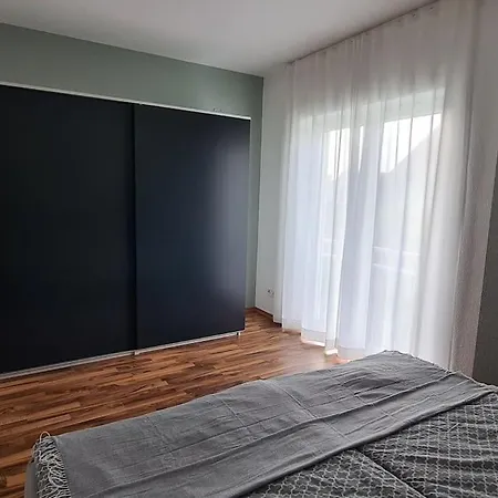 Schoene In Idyllischer Lage 公寓